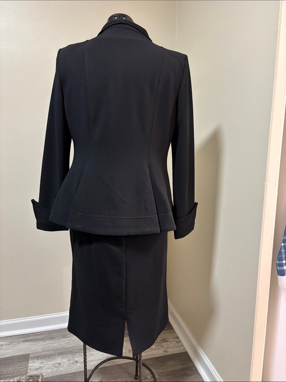 Monroe & Main Black Tailored Women's Jacket and Skirt Set - Picture 3 of 6